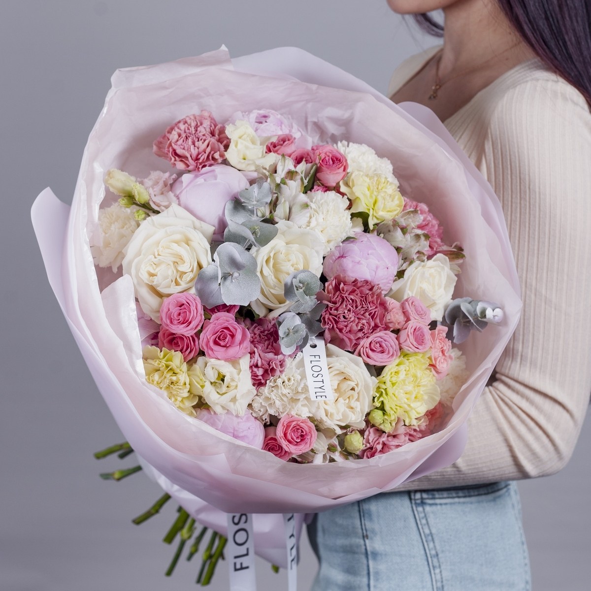 Большой букет с пионами